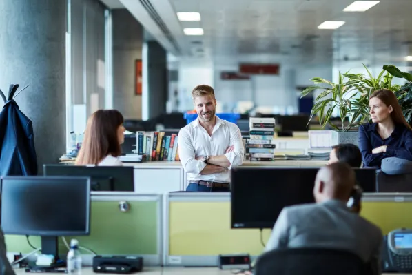 cubicles-business-people